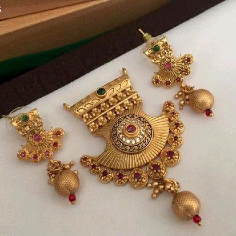 Allure Chunky Pendants & Lockets